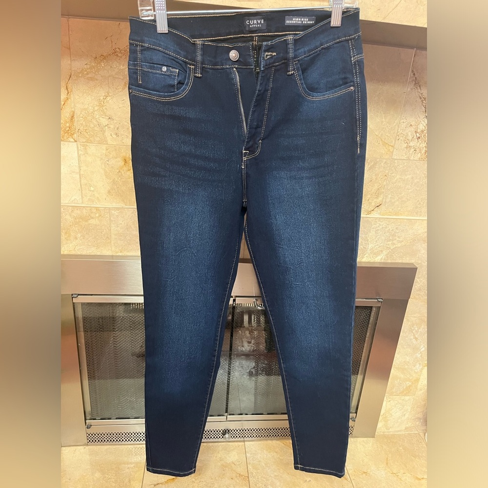 Women’s Curvy Blue Jeans